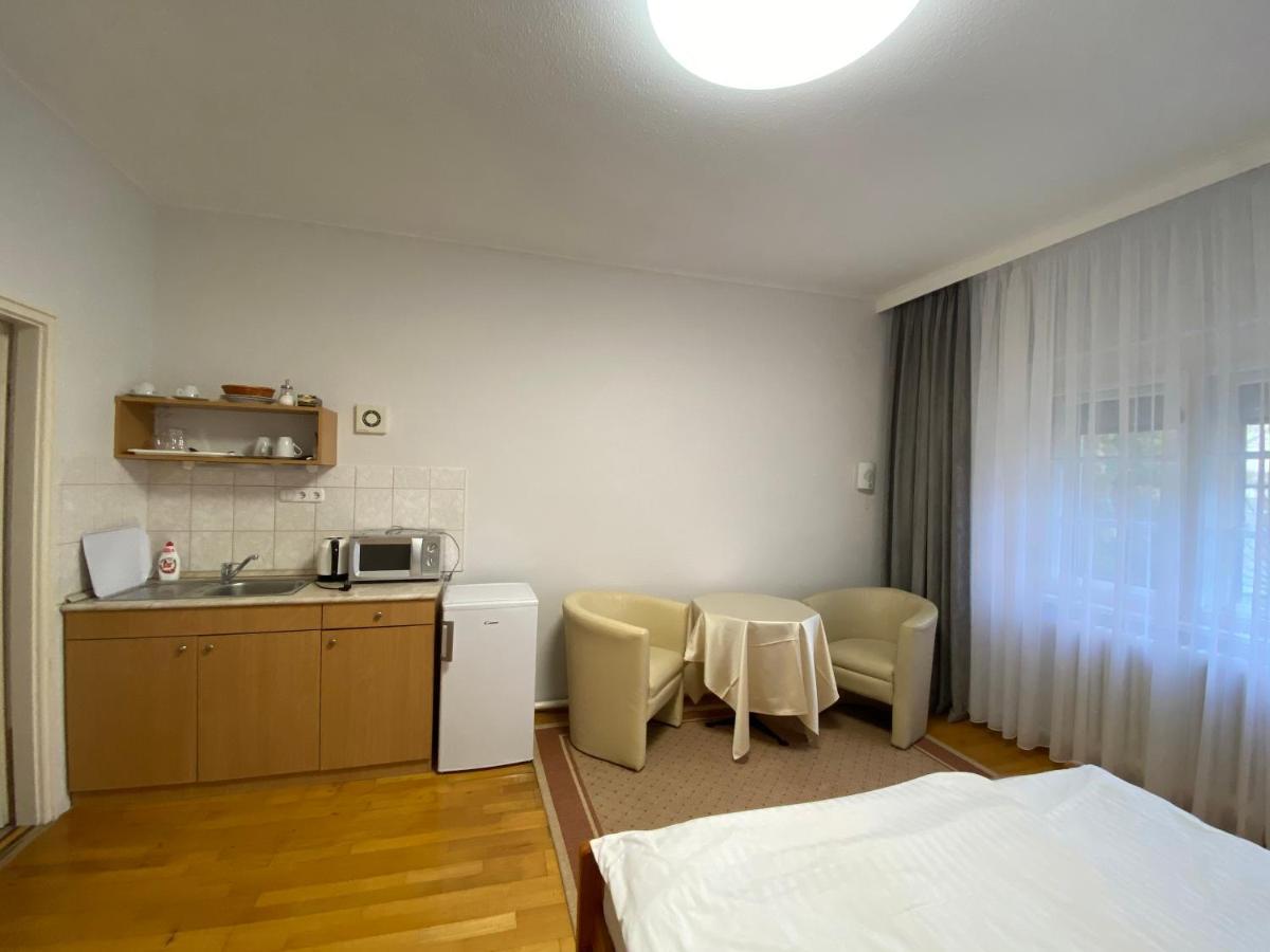 Part Cafe Residence Dunakeszi Bagian luar foto