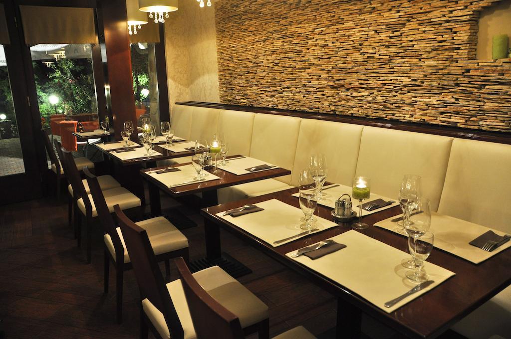 Part Cafe Residence Dunakeszi Bagian luar foto